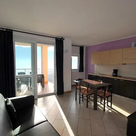 Piazzo Sleeps 4 Pool Wifi Vercana